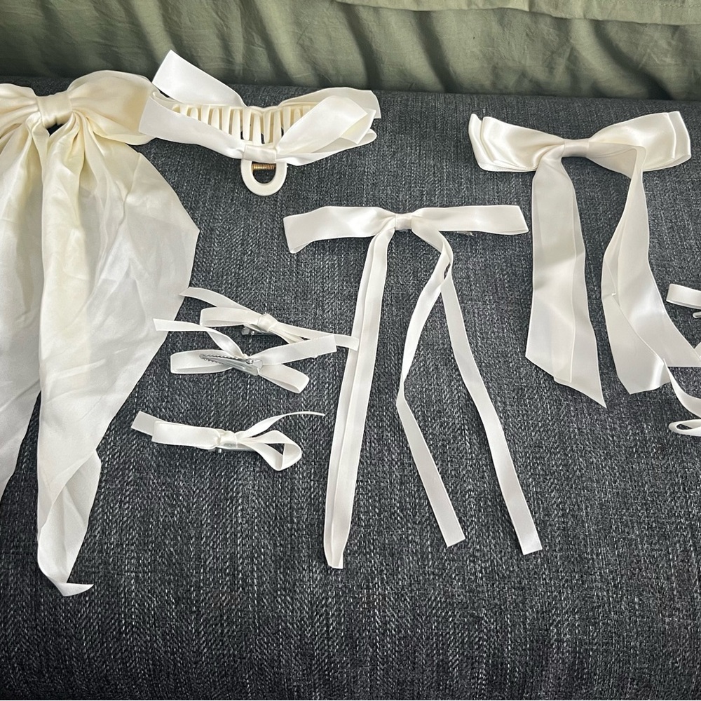 Elegant White Hair Accessories Set